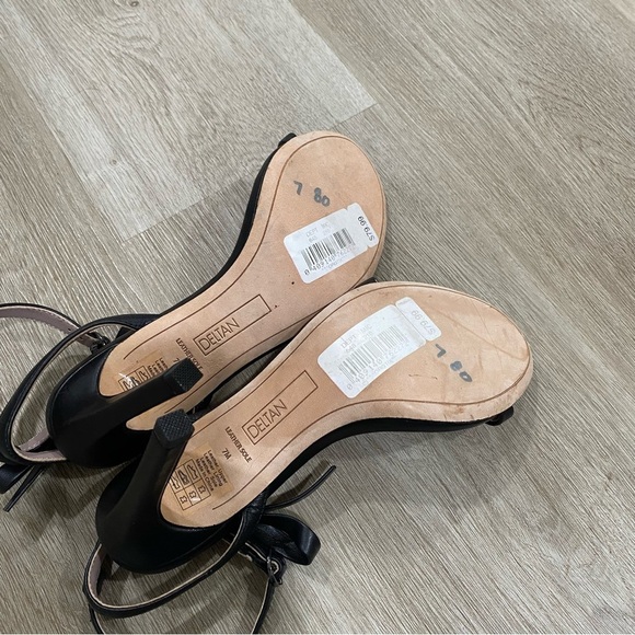 Deltan Leather Ankle Strap Bow Heeled Sandals - Picture 10 of 10
